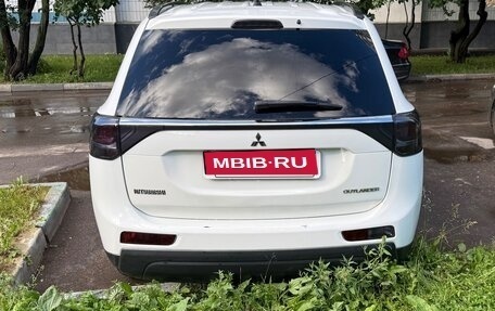 Mitsubishi Outlander III рестайлинг 3, 2014 год, 1 250 000 рублей, 4 фотография