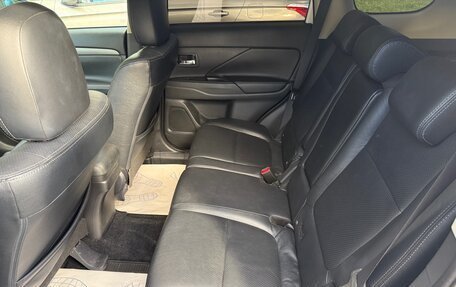 Mitsubishi Outlander III рестайлинг 3, 2014 год, 1 250 000 рублей, 10 фотография