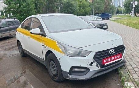 Hyundai Solaris II рестайлинг, 2018 год, 600 000 рублей, 2 фотография