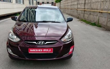 Hyundai Solaris II рестайлинг, 2013 год, 900 000 рублей, 1 фотография