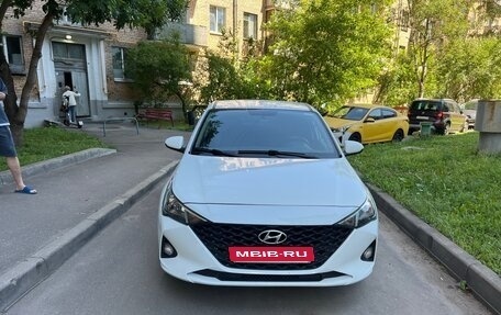 Hyundai Solaris II рестайлинг, 2021 год, 1 070 000 рублей, 1 фотография