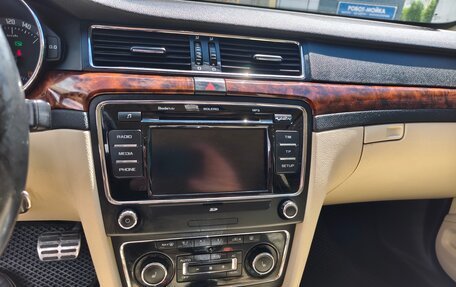 Skoda Superb III рестайлинг, 2012 год, 940 000 рублей, 24 фотография
