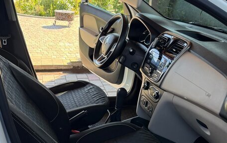 Renault Logan II, 2018 год, 650 000 рублей, 11 фотография