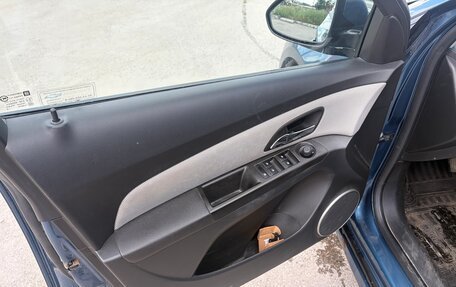 Chevrolet Cruze II, 2013 год, 800 000 рублей, 10 фотография