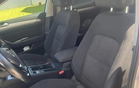 Volkswagen Passat B8 рестайлинг, 2019 год, 1 750 000 рублей, 11 фотография