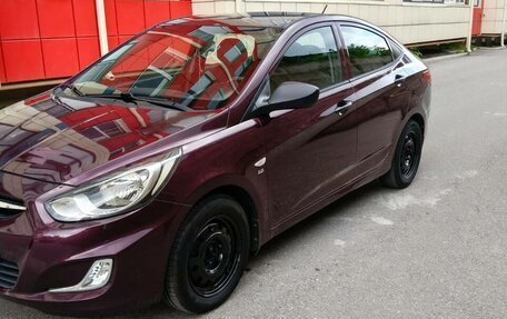 Hyundai Solaris II рестайлинг, 2013 год, 900 000 рублей, 2 фотография