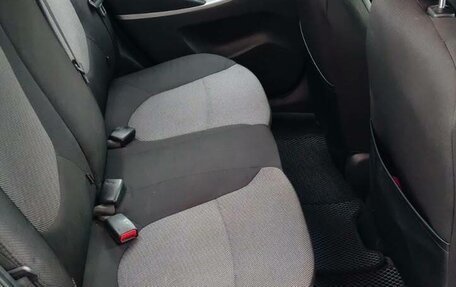 Hyundai Solaris II рестайлинг, 2013 год, 900 000 рублей, 9 фотография