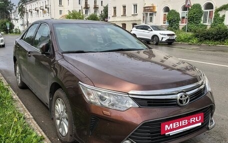 Toyota Camry, 2017 год, 2 800 000 рублей, 2 фотография