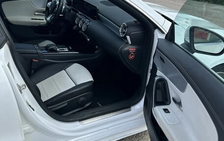 Mercedes-Benz CLA, 2019 год, 3 000 000 рублей, 9 фотография