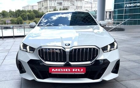 BMW 5 серия, 2024 год, 7 100 000 рублей, 2 фотография