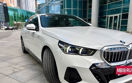 BMW 5 серия, 2024 год, 7 100 000 рублей, 9 фотография