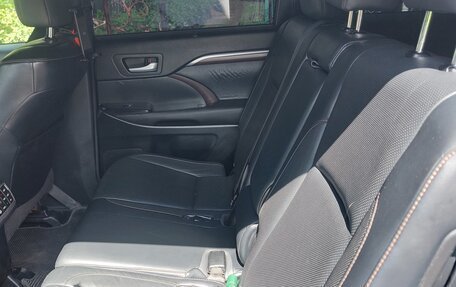 Toyota Highlander III, 2014 год, 2 350 000 рублей, 10 фотография