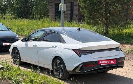 Hyundai Elantra, 2023 год, 1 940 000 рублей, 7 фотография