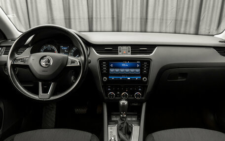 Skoda Octavia, 2018 год, 2 420 000 рублей, 8 фотография