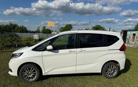 Honda Freed II, 2020 год, 1 820 000 рублей, 3 фотография