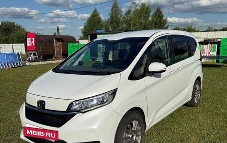 Honda Freed II, 2020 год, 1 820 000 рублей, 2 фотография