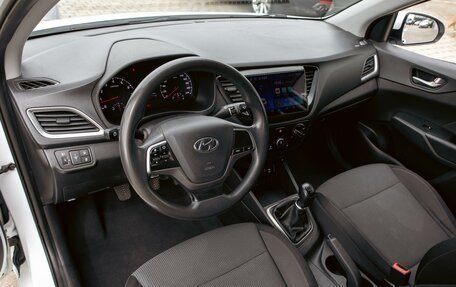 Hyundai Solaris II рестайлинг, 2018 год, 895 000 рублей, 13 фотография