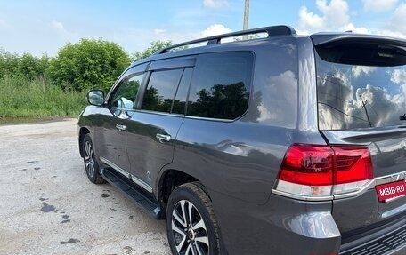 Toyota Land Cruiser 200, 2019 год, 6 800 000 рублей, 4 фотография