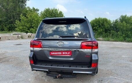 Toyota Land Cruiser 200, 2019 год, 6 800 000 рублей, 2 фотография