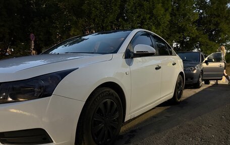 Chevrolet Cruze II, 2012 год, 700 000 рублей, 3 фотография