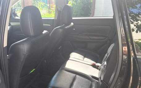 Mitsubishi Outlander III рестайлинг 3, 2012 год, 1 500 000 рублей, 6 фотография