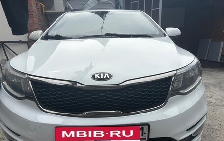 KIA Rio III рестайлинг, 2017 год, 900 000 рублей, 4 фотография