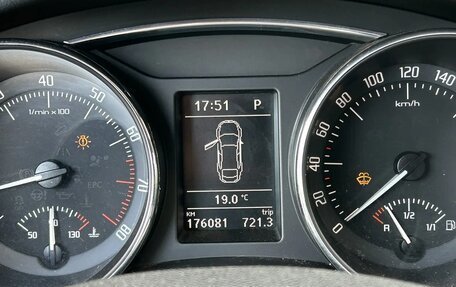 Skoda Superb III рестайлинг, 2011 год, 829 000 рублей, 22 фотография