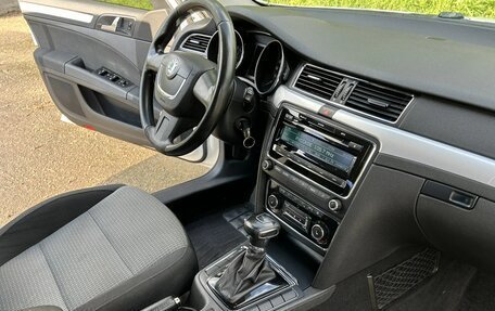 Skoda Superb III рестайлинг, 2011 год, 829 000 рублей, 23 фотография