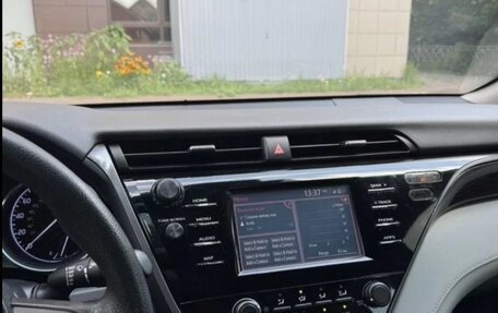 Toyota Camry, 2018 год, 1 850 000 рублей, 9 фотография