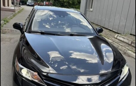 Toyota Camry, 2018 год, 1 850 000 рублей, 4 фотография