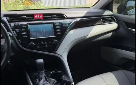 Toyota Camry, 2018 год, 1 850 000 рублей, 6 фотография