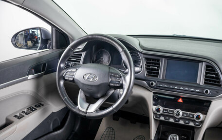 Hyundai Elantra VI рестайлинг, 2020 год, 1 699 000 рублей, 12 фотография
