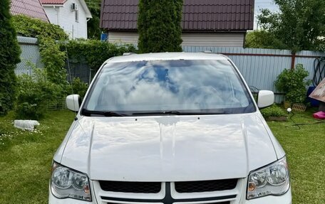 Dodge Caravan V, 2011 год, 1 495 000 рублей, 2 фотография