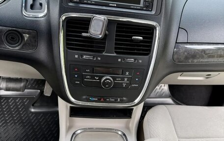 Dodge Caravan V, 2011 год, 1 495 000 рублей, 11 фотография