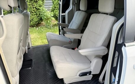 Dodge Caravan V, 2011 год, 1 495 000 рублей, 16 фотография