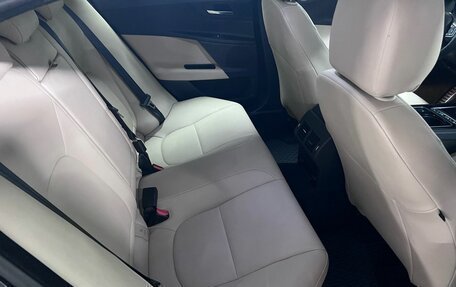 Jaguar XE I рестайлинг, 2016 год, 1 900 000 рублей, 14 фотография