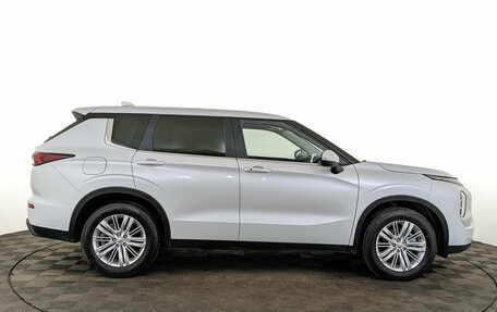 Mitsubishi Outlander, 2023 год, 3 800 000 рублей, 4 фотография