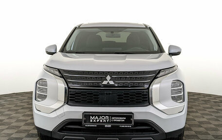 Mitsubishi Outlander, 2023 год, 3 800 000 рублей, 2 фотография
