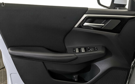 Mitsubishi Outlander, 2023 год, 3 800 000 рублей, 19 фотография