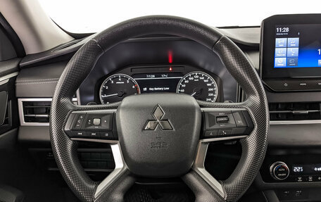 Mitsubishi Outlander, 2023 год, 3 800 000 рублей, 22 фотография