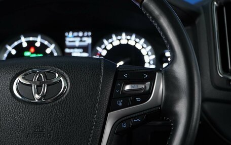 Toyota Land Cruiser 200, 2017 год, 6 527 077 рублей, 17 фотография