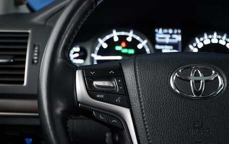 Toyota Land Cruiser 200, 2017 год, 6 527 077 рублей, 16 фотография
