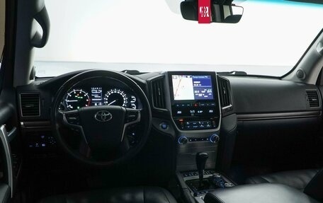 Toyota Land Cruiser 200, 2017 год, 6 527 077 рублей, 9 фотография