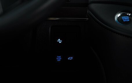 Toyota Land Cruiser 200, 2017 год, 6 527 077 рублей, 25 фотография