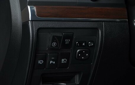Toyota Land Cruiser 200, 2017 год, 6 527 077 рублей, 23 фотография