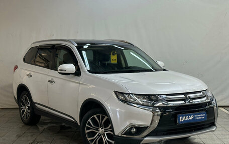 Mitsubishi Outlander III рестайлинг 3, 2017 год, 2 050 000 рублей, 2 фотография