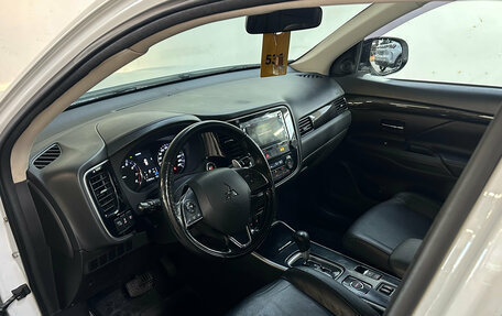 Mitsubishi Outlander III рестайлинг 3, 2017 год, 2 050 000 рублей, 7 фотография