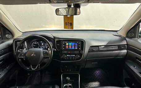 Mitsubishi Outlander III рестайлинг 3, 2017 год, 2 050 000 рублей, 8 фотография