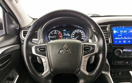 Mitsubishi Pajero Sport III рестайлинг, 2018 год, 3 200 000 рублей, 22 фотография