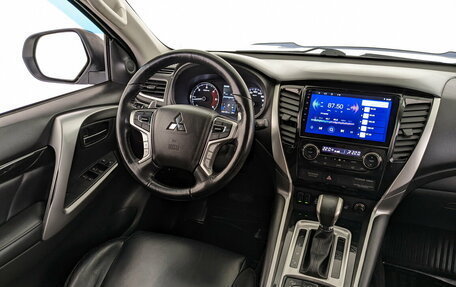 Mitsubishi Pajero Sport III рестайлинг, 2018 год, 3 200 000 рублей, 26 фотография